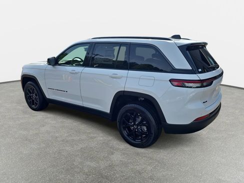 New 2026 Jeep Grand Cherokee Altitude image 7