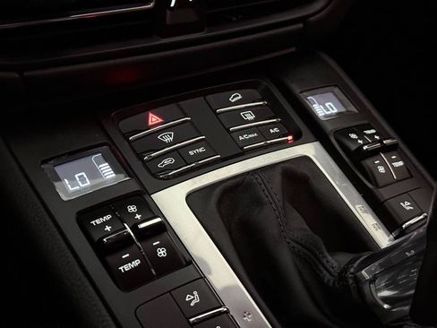 Used 2021 Porsche Macan w/ Premium Package AWD/4WD image 38