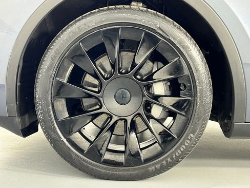 Used 2023 Tesla Model Y Long Range image 31