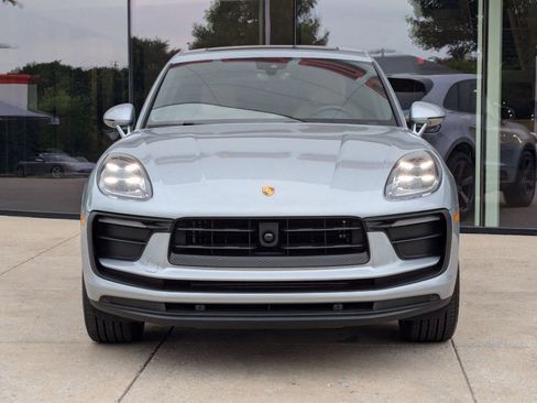 Certified 2025 Porsche Macan image 6