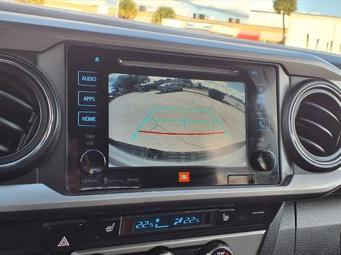 Used 2019 Toyota Tacoma Limited image 30