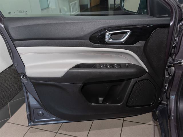 Used 2024 Jeep Compass Limited AWD/4WD image 9