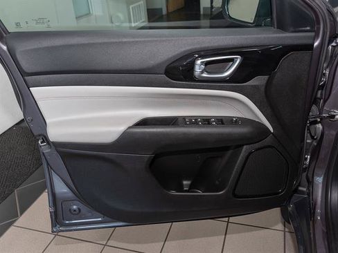 Used 2024 Jeep Compass Limited AWD/4WD image 9