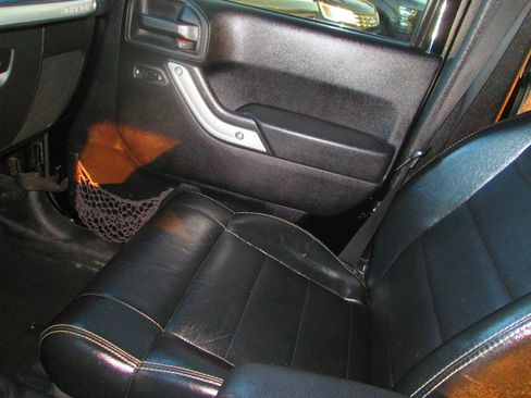 Used 2012 Jeep Wrangler Unlimited Rubicon w/ Dual Top Group image 4