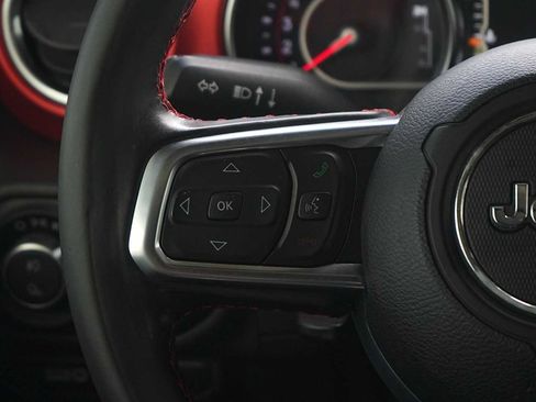 Used 2021 Jeep Gladiator Rubicon AWD/4WD image 17