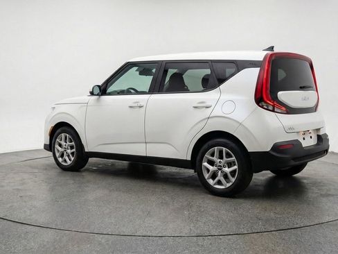 Used 2025 Kia Soul LX w/ LX Technology Package image 6