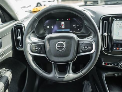 Used 2023 Volvo XC40 B5 Plus w/ Protection Package Premier AWD/4WD image 32