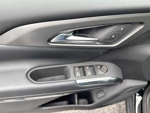 New 2026 Chevrolet Traverse LT image 15