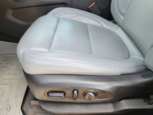Used 2020 Chevrolet Traverse LT FWD image 29