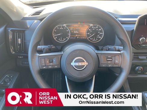 Used 2024 Nissan Pathfinder S image 23