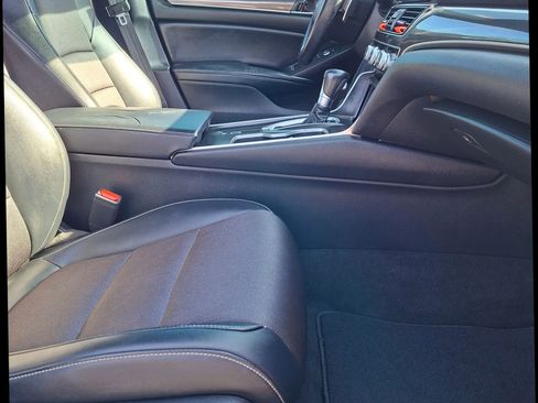 Used 2018 Honda Accord Sport image 14