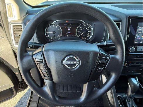 Used 2024 Nissan Frontier SV image 14