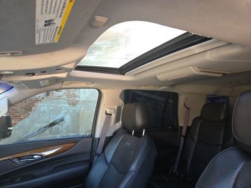 Used 2016 Cadillac Escalade Luxury image 16