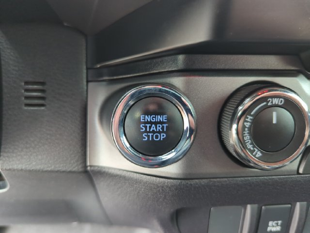 Used 2019 Toyota Tacoma TRD Off-Road AWD/4WD image 43