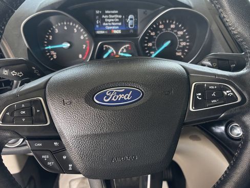 Used 2018 Ford Escape Titanium w/ Ford Safe & Smart Package image 11