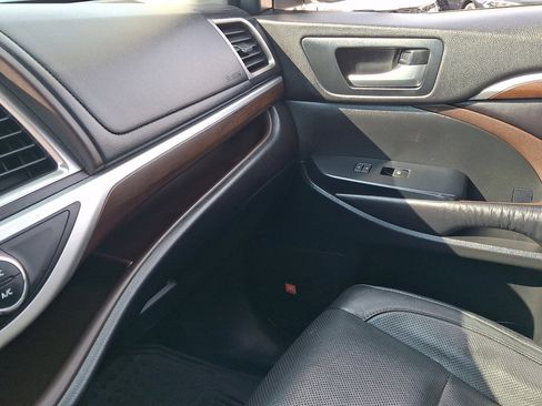 Used 2016 Toyota Highlander Limited Platinum AWD/4WD image 30