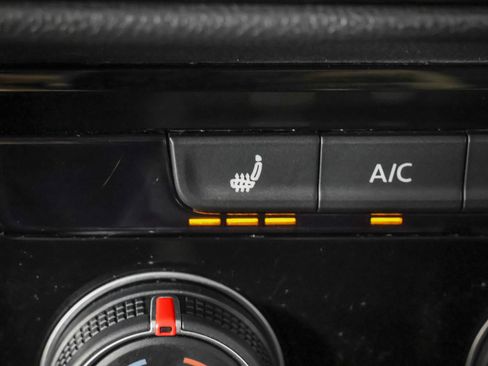 Used 2023 Volkswagen Taos SE AWD/4WD image 10