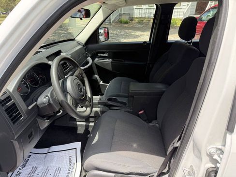 Used 2012 Jeep Liberty Sport RWD image 11