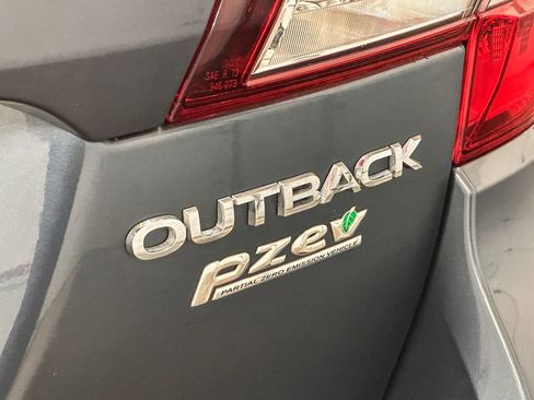 Used 2017 Subaru Outback 2.5i Limited image 18