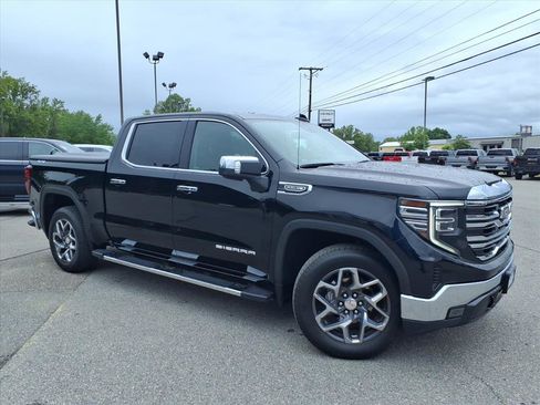 Used 2022 GMC Sierra 1500 SLT w/ SLT Convenience Package AWD/4WD image 1