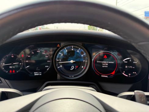 Used 2021 Porsche 911 Carrera w/ Premium Package RWD image 20