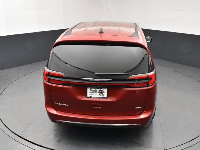 New 2026 Chrysler Pacifica Select AWD/4WD image 17