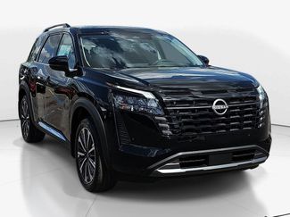 New 2026 Nissan Pathfinder Platinum w/ Accent Package FWD video 3