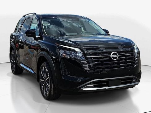 New 2026 Nissan Pathfinder Platinum w/ Accent Package FWD image 3