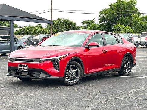 Used 2025 Kia K4 FWD image 2