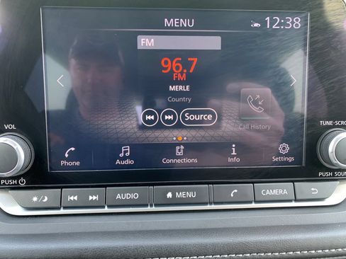 Used 2025 Nissan Rogue SV FWD image 14