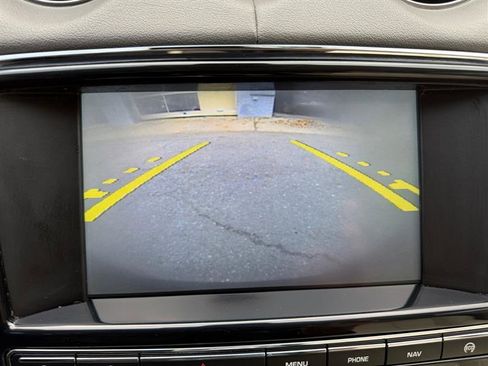 Used 2015 Jaguar XJ image 21