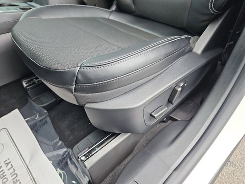 Used 2025 Ford Escape SE image 30