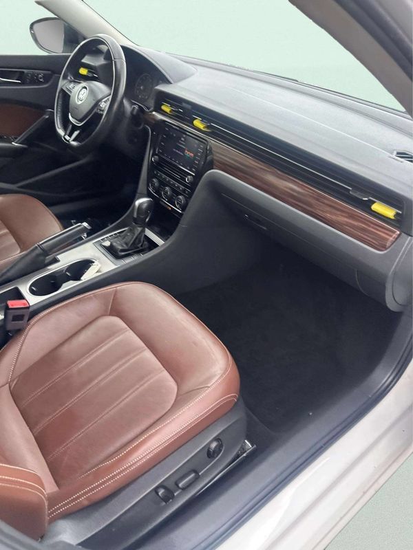 Used 2022 Volkswagen Passat 2.0T FWD image 9