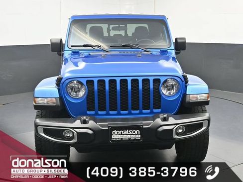 Used 2023 Jeep Gladiator Sport AWD/4WD image 3