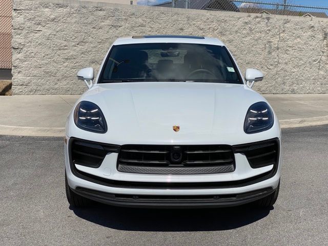 Certified 2025 Porsche Macan AWD/4WD image 10