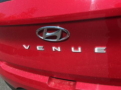 Used 2022 Hyundai Venue Limited FWD image 30