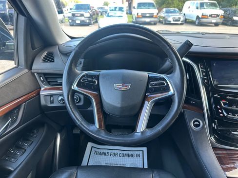 Used 2015 Cadillac Escalade Luxury image 12