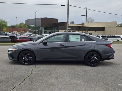 New 2026 Hyundai Elantra SEL Sport Premium w/ Cargo Package FWD image 4