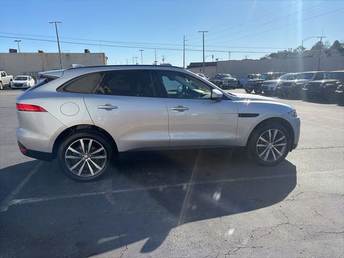 Used 2018 Jaguar F-PACE Prestige image 8