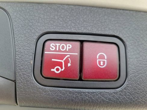 Certified 2025 Mercedes-Benz GLB 250 4MATIC image 9