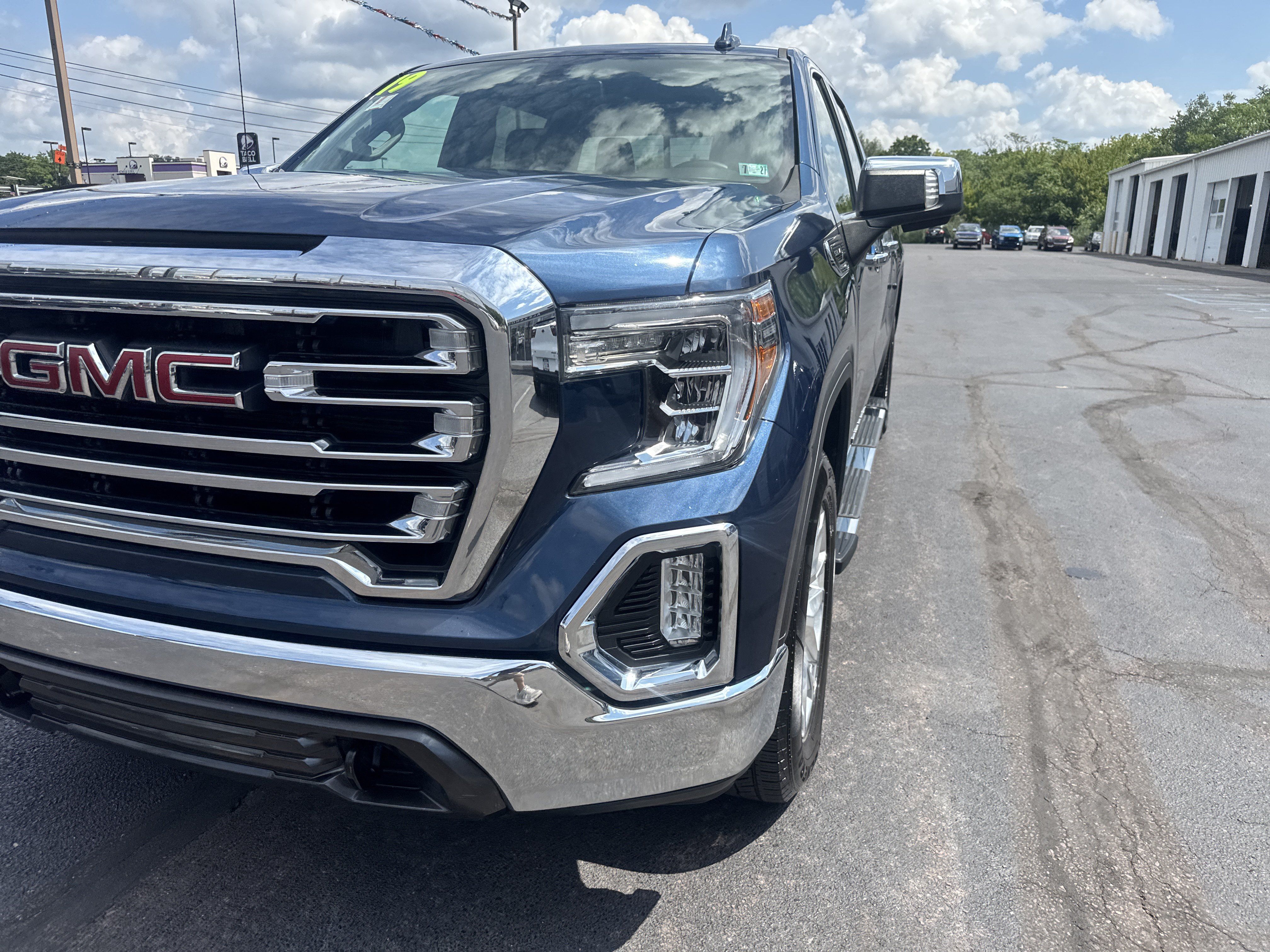 Used 2019 GMC Sierra 1500 SLT w/ SLT Premium Package AWD/4WD image 10
