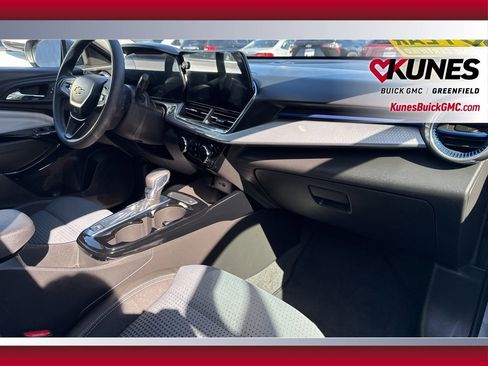 Used 2025 Chevrolet Trax LT image 37