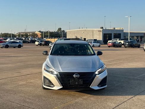 Certified 2025 Nissan Altima 2.5 SV FWD image 5
