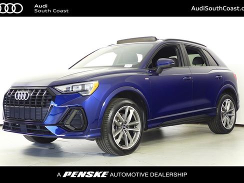 Used 2022 Audi Q3 2.0T Premium w/ Black Optic Sport Package image 1