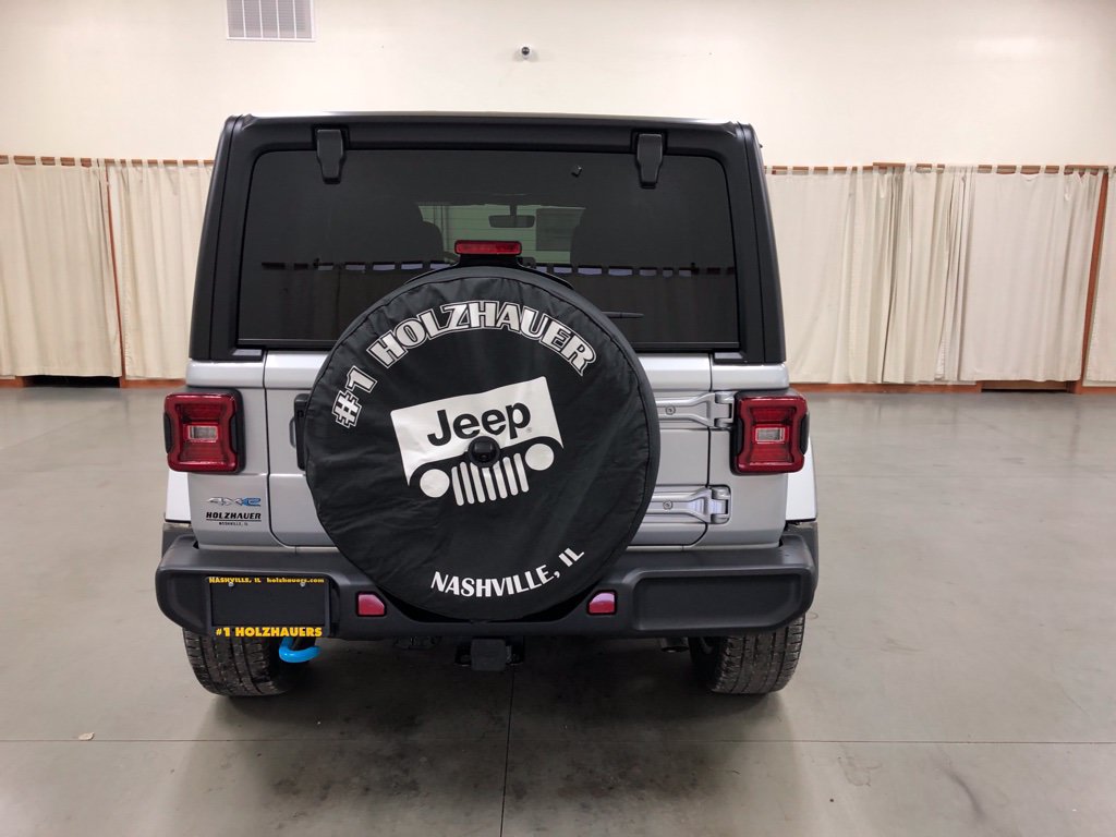 Used 2023 Jeep Wrangler Unlimited Sahara w/ Cold Weather Group AWD/4WD image 7