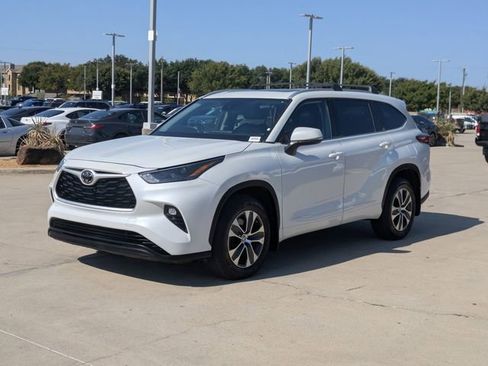 Used 2022 Toyota Highlander XLE image 10