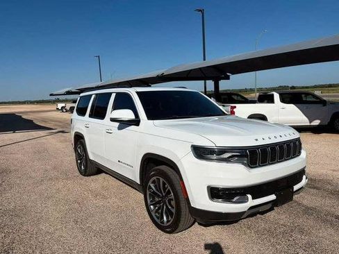 Used 2022 Jeep Wagoneer Series III w/ Premium Group I AWD/4WD image 3