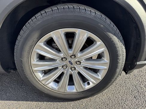 Used 2020 Ford Explorer Limited image 9