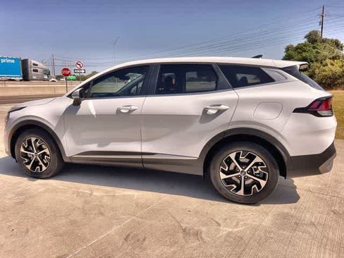 Used 2023 Kia Sportage EX FWD image 4