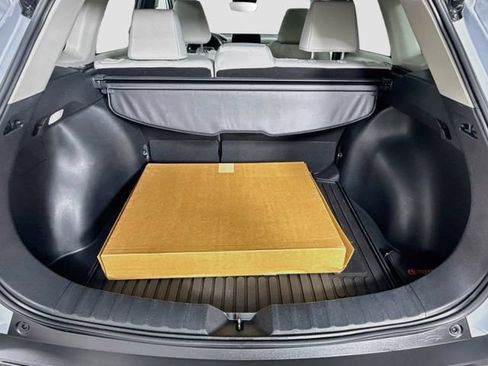 Certified 2025 Toyota Corolla Cross LE w/ Moonroof Package FWD image 27